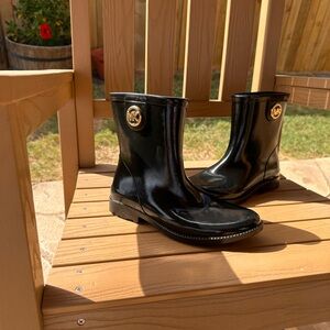 MICHAEL KORS RAIN BOOTS / NEW / SIZE 8